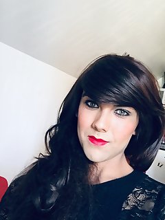 Молодая Транссексуалка Дрочит