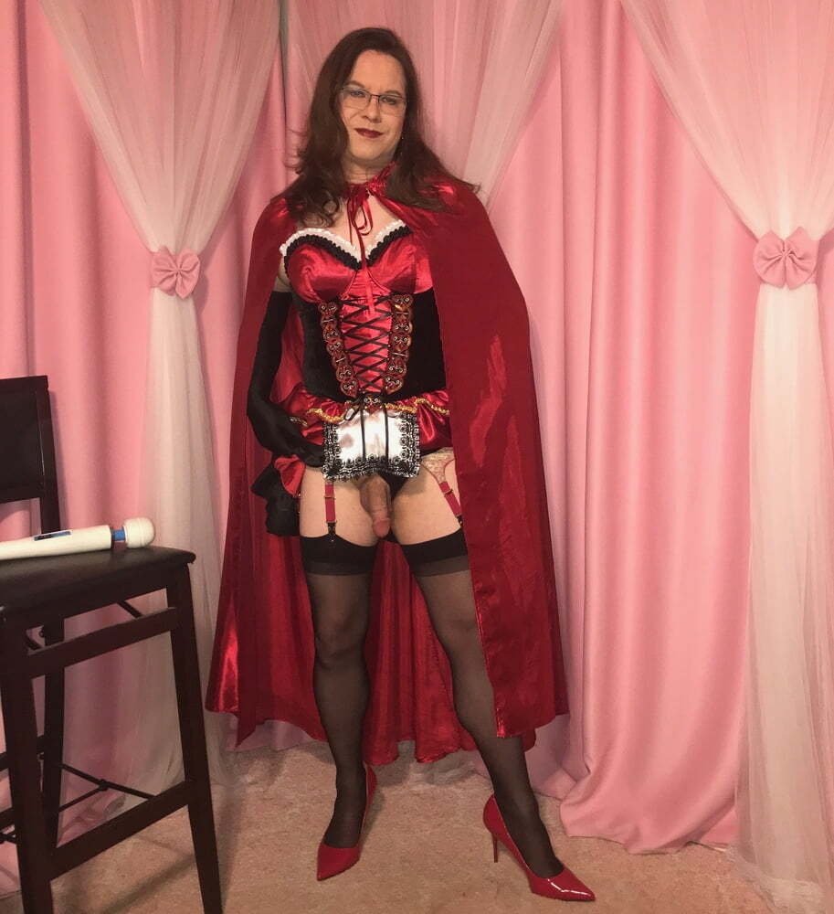 Joanie A Mature Tv Poses Photo Ashemaletube