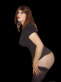 Lolita25 shows sexy butt