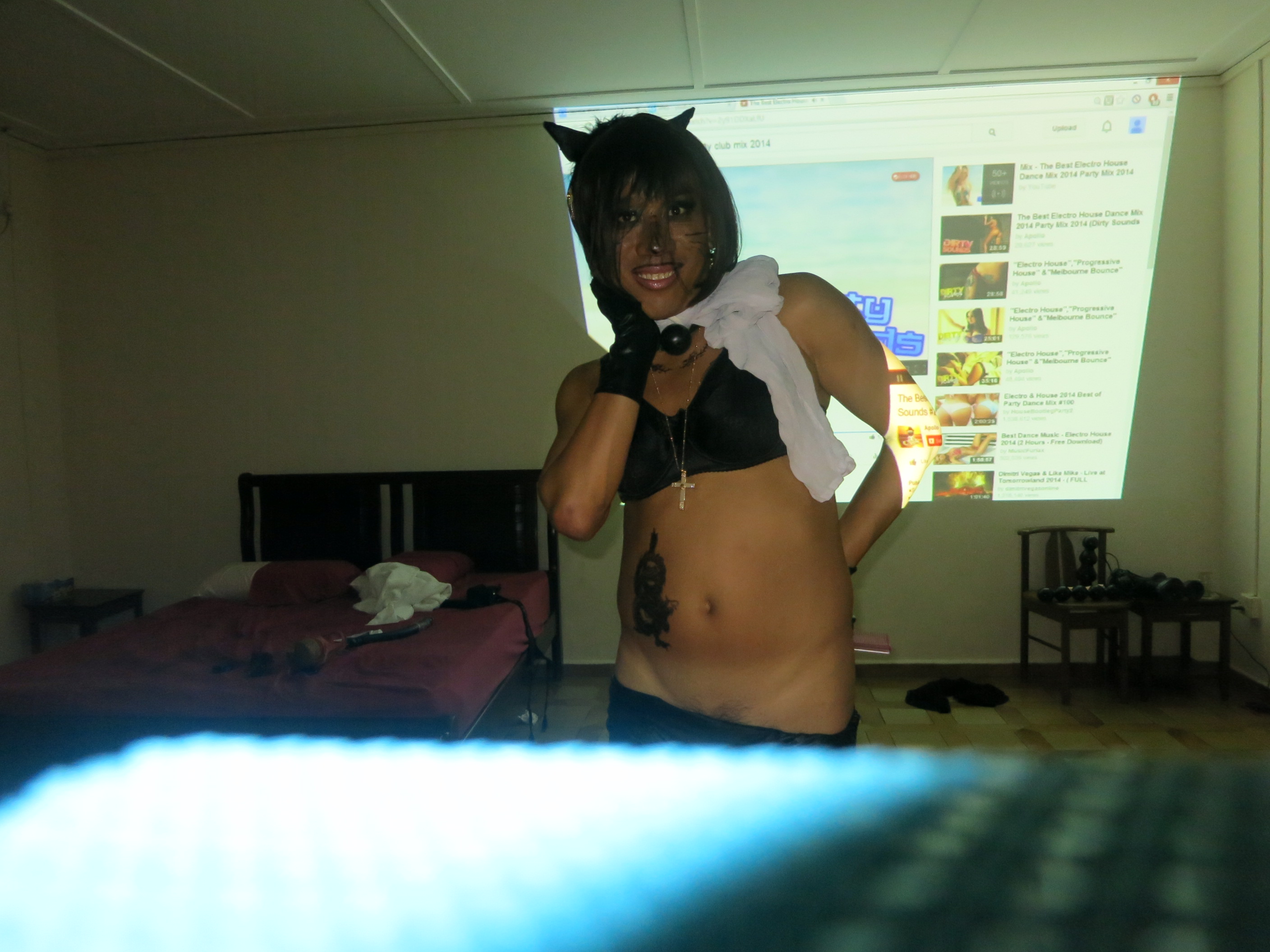 Next Image >>