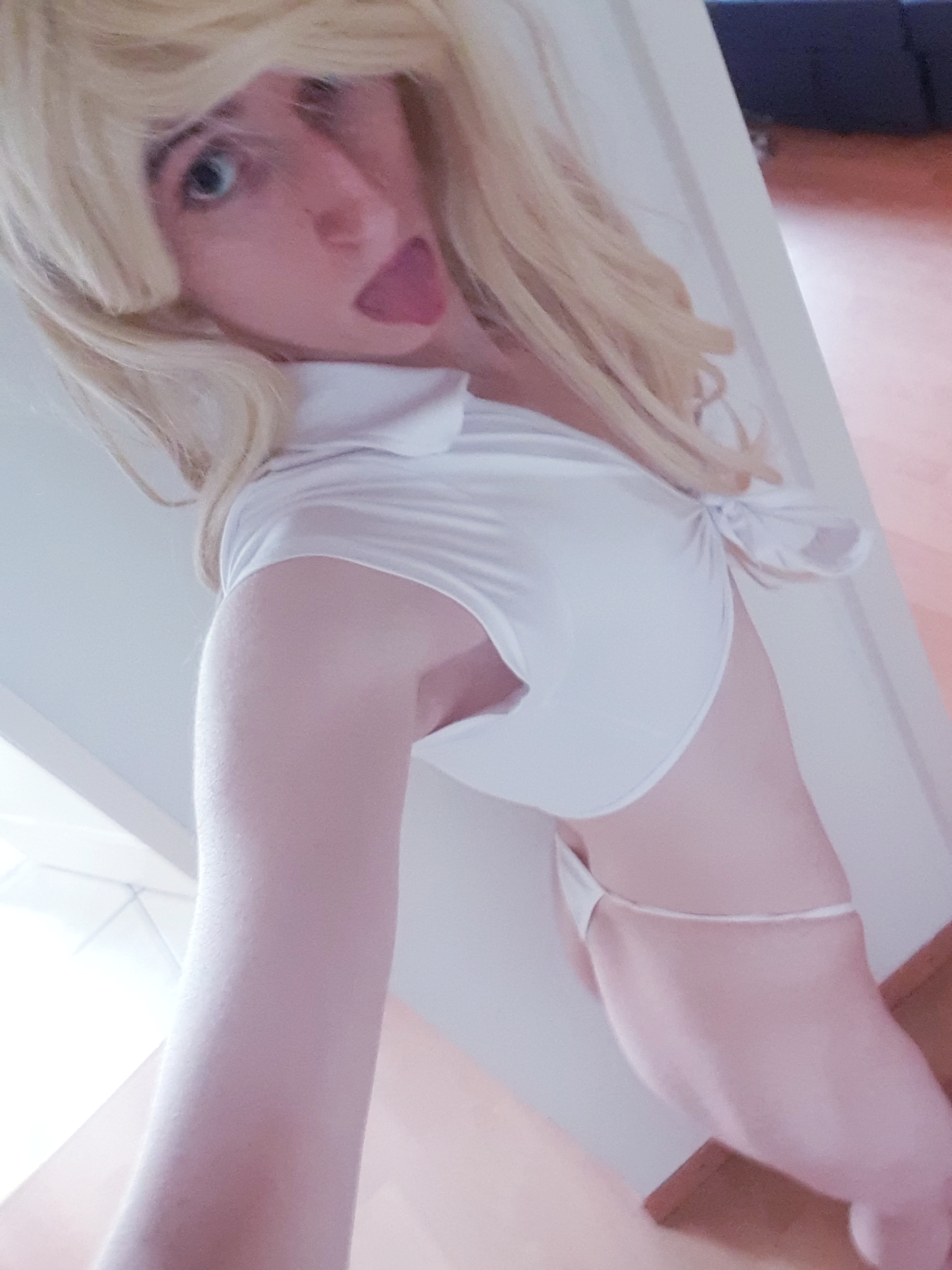 Next Image >>