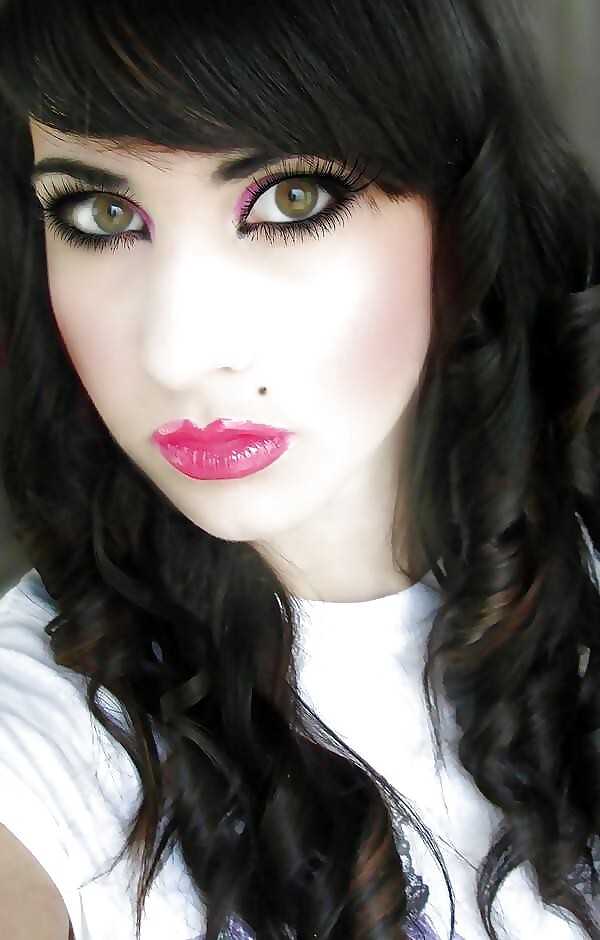 Обри линн фрост. Макияж для кроссдрессеров. Chris crocker 2022. Транс. Трансвеститы с длинными волосами.