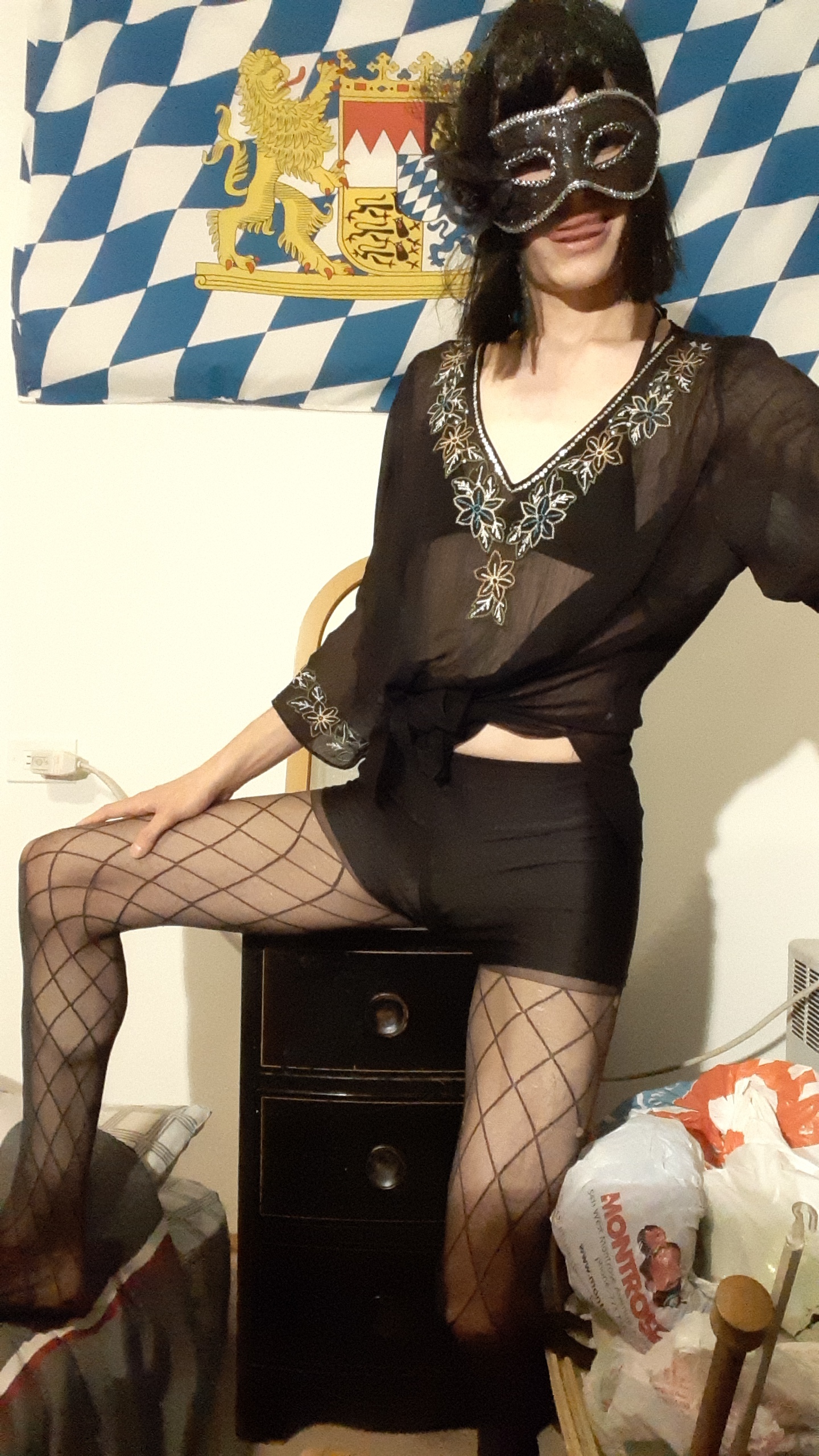 Next Image >>