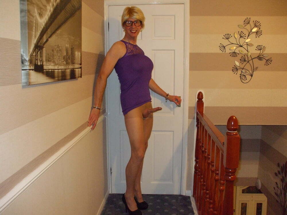 miss-andi-moorcock-a-mature-crossdresser-exposes-in-tights-photo-2