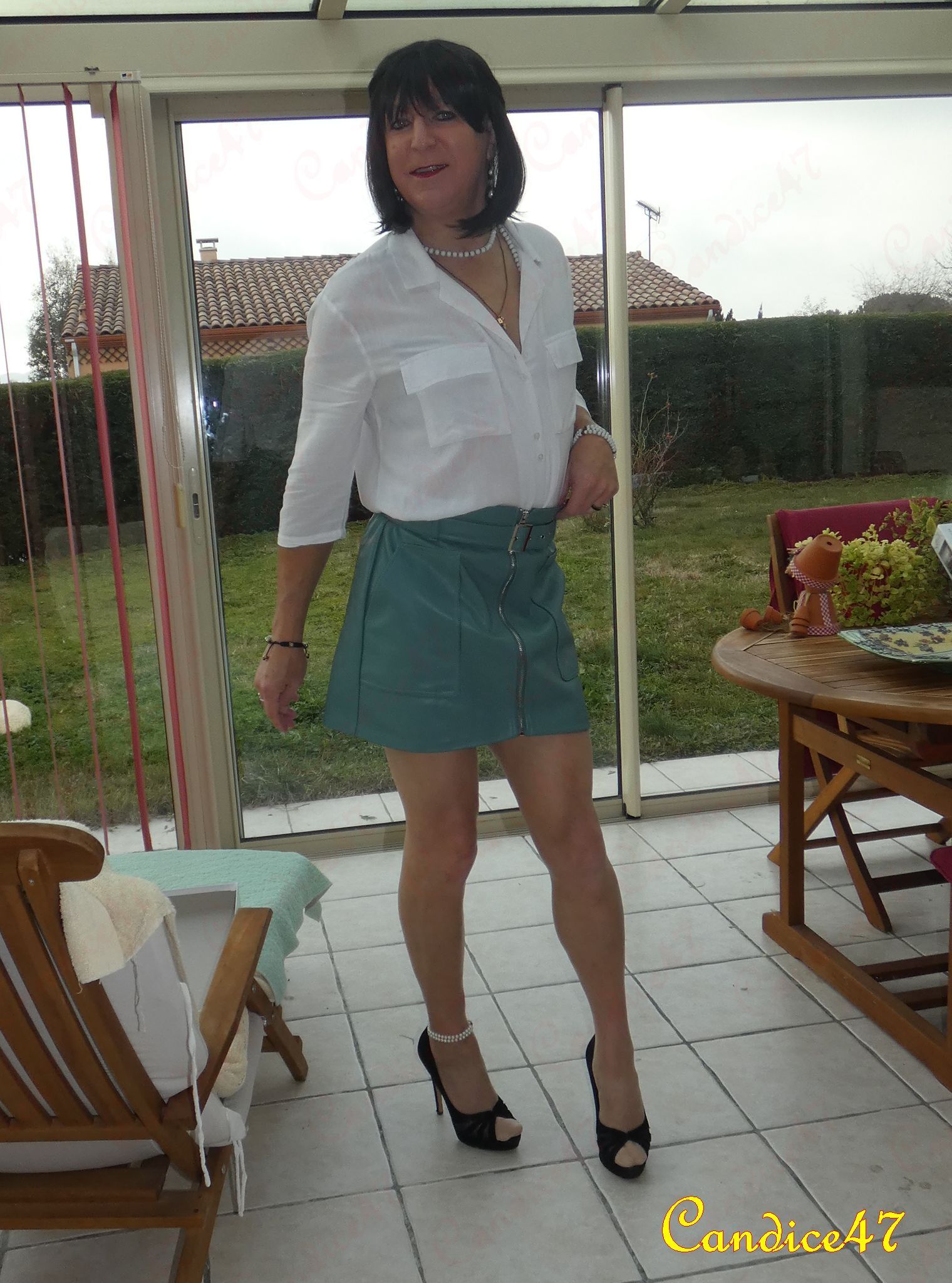 Weiter Image >>