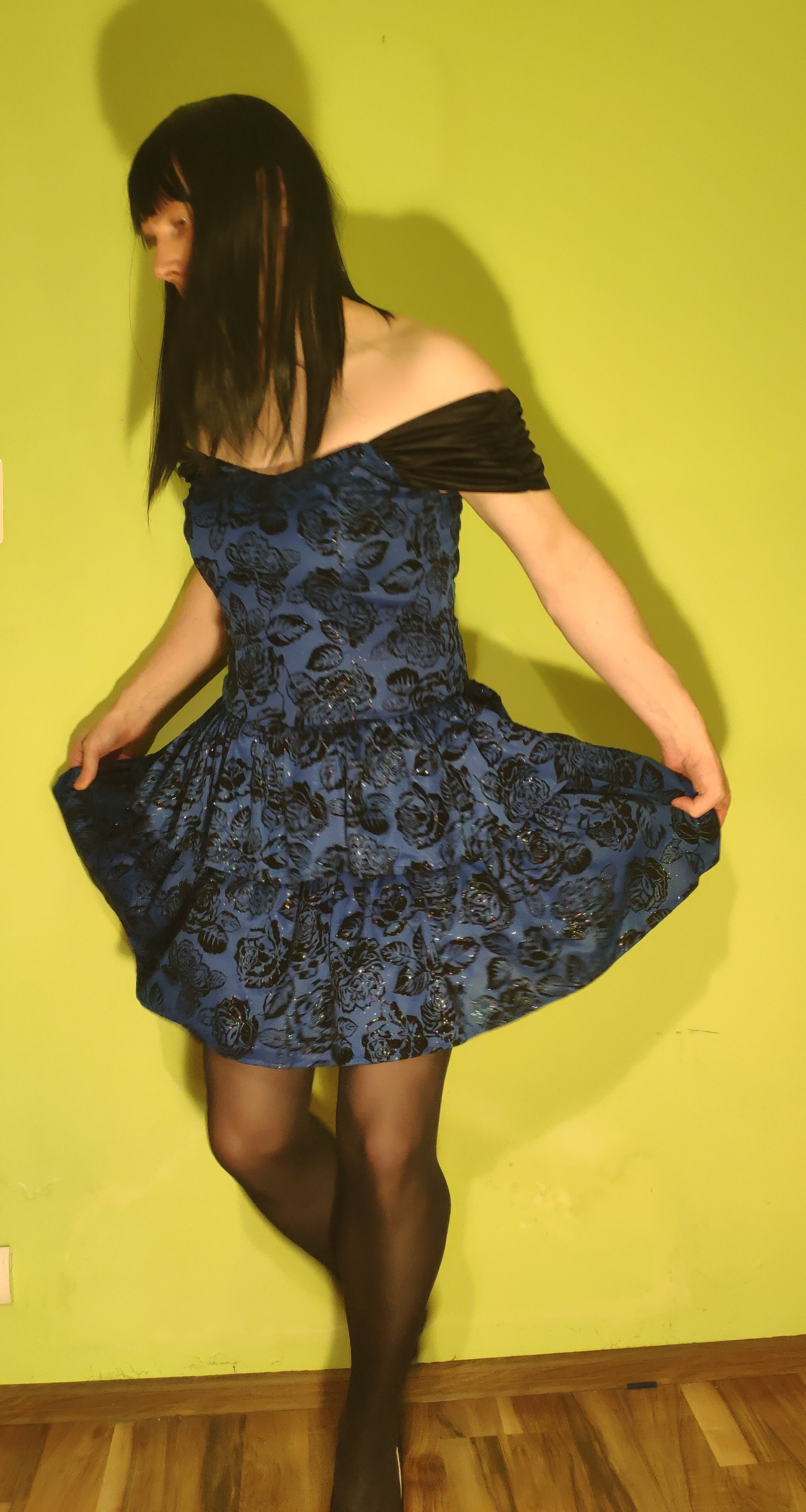 Next Image >>