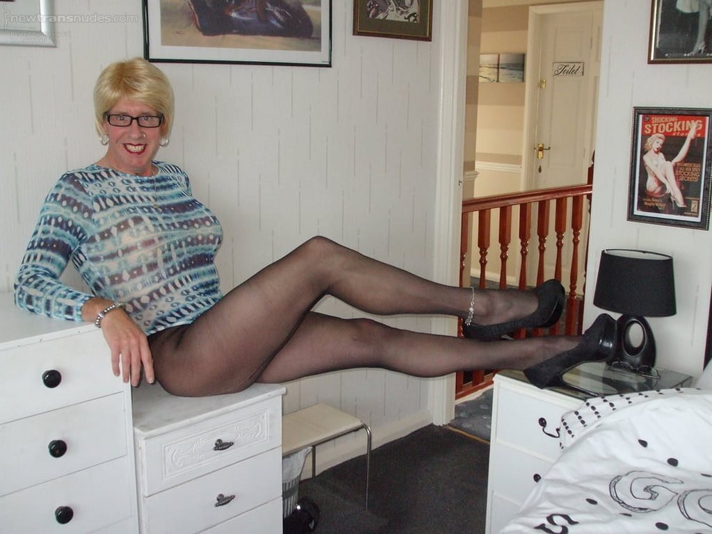 miss-andi-moorcock-mature-crossdresser-loves-to-expose-6-photo-19