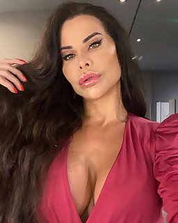 Vivian Costa - aShemaletube.com