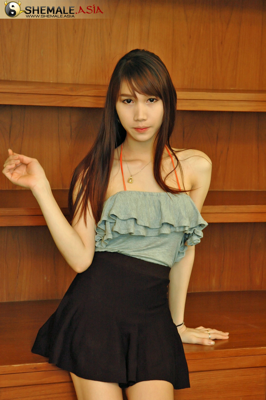 Sexy asian teen Annee strips and shows us her great tits and cute cock -  фото 2 - aShemaletube.com