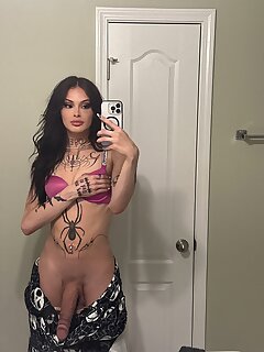 Kendal Luvxx Social network - aShemaletube.com