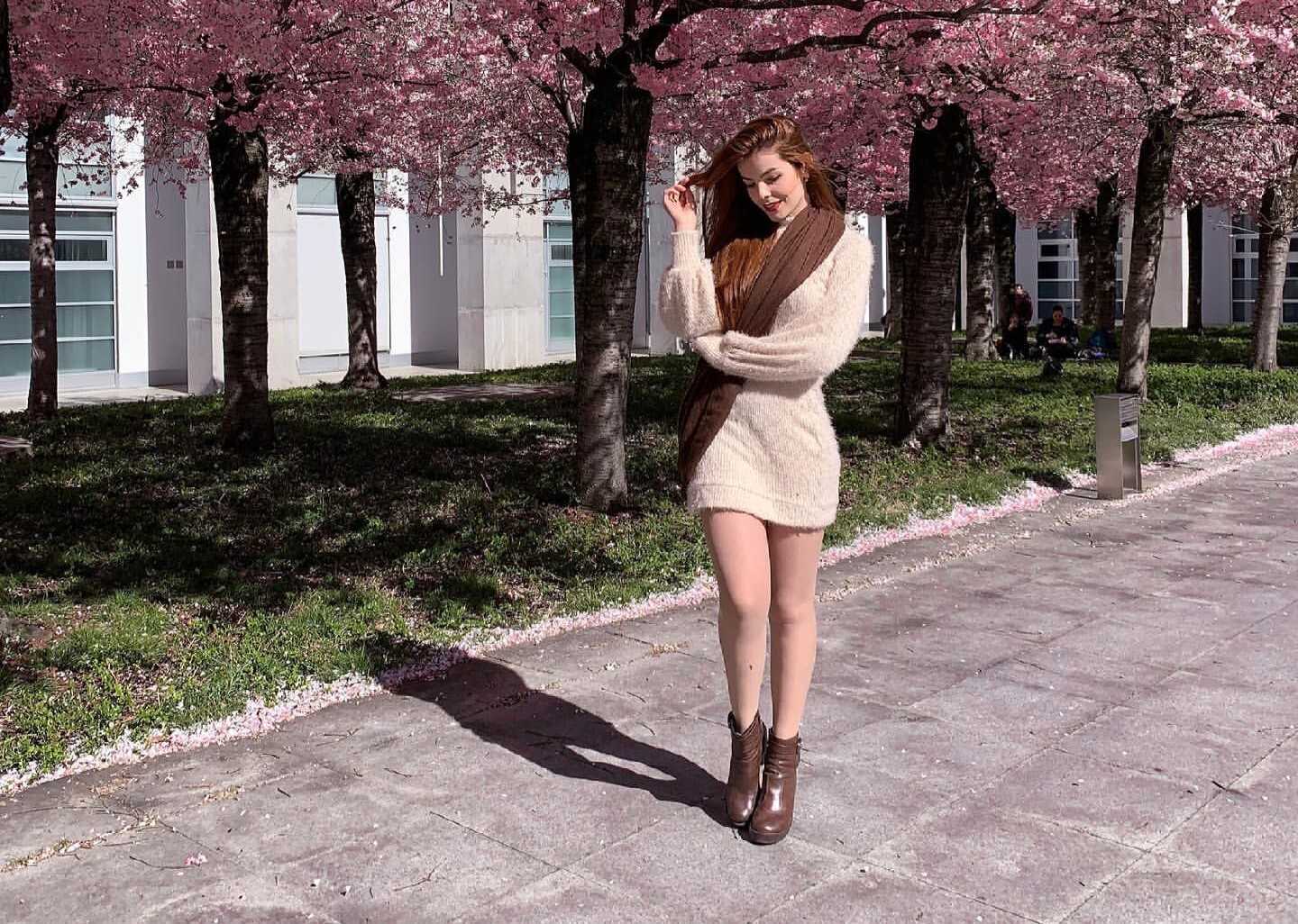 Next Image >>