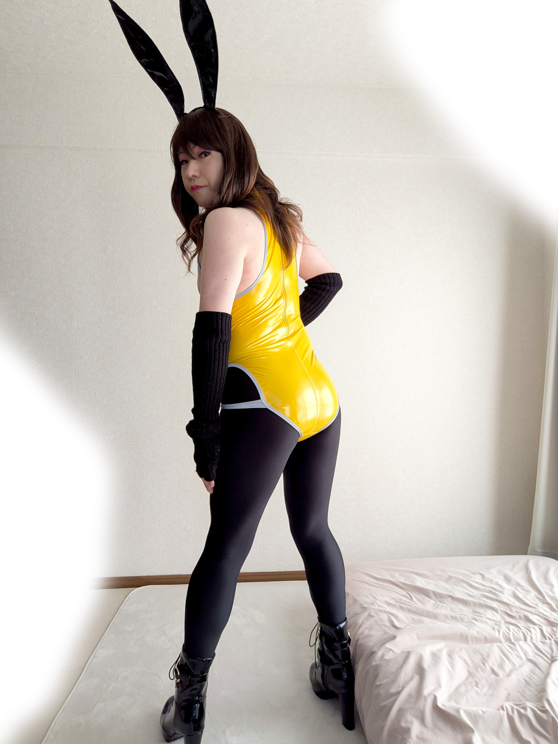 Next Image >>