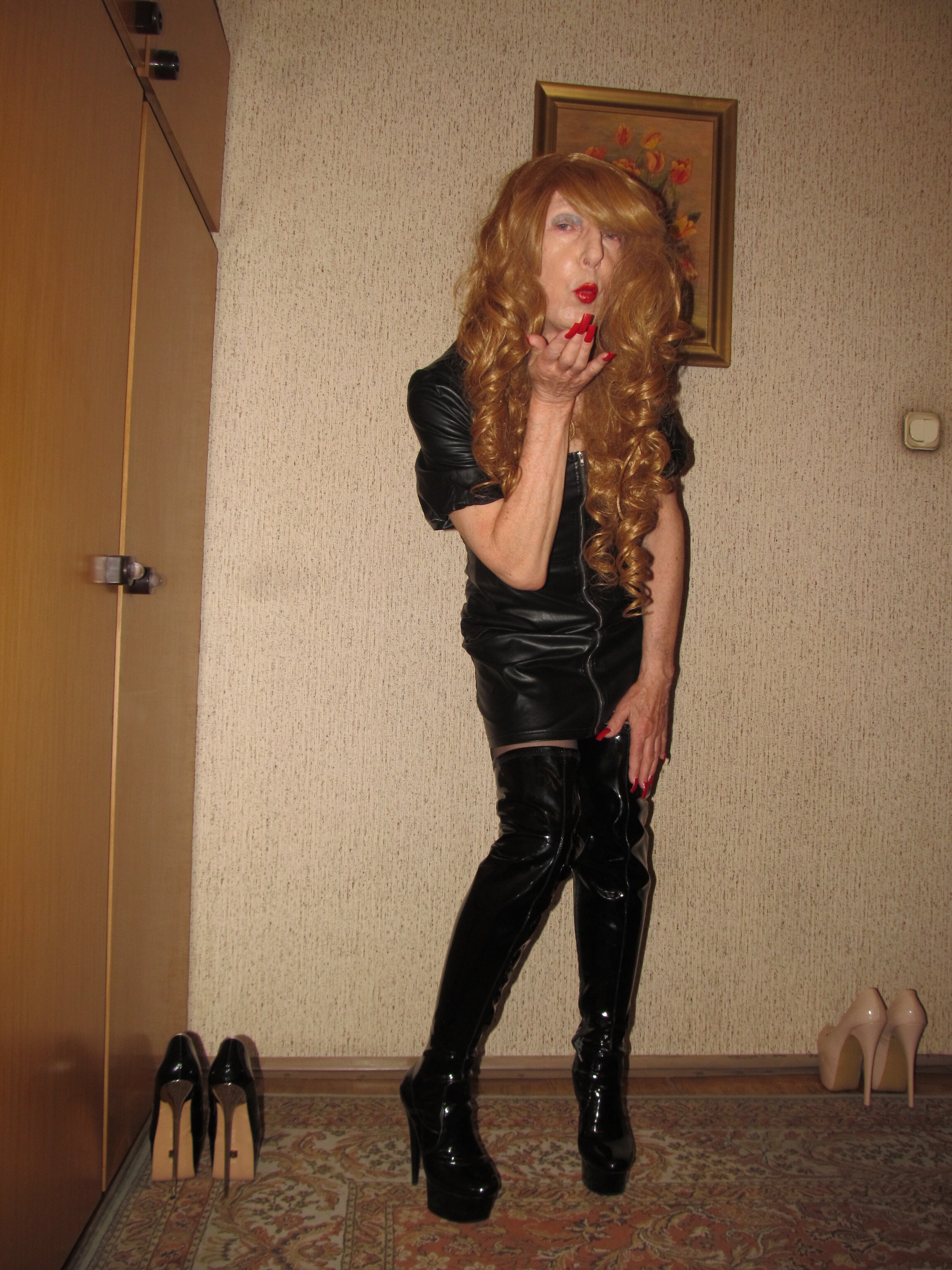 Next Image >>