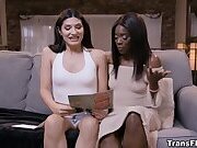 Zariah Aura a tender kiss that leads anna foxxx and zariah to sex | Tranny Update | Porn videos