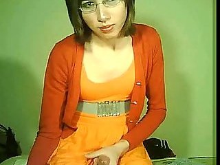 Einsame Transe in Orange wichst vor Webcam