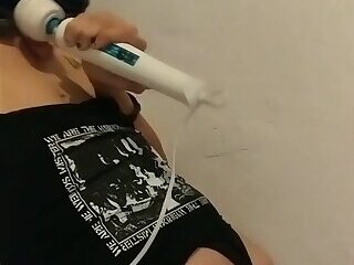 punk chick uses hitachi to get off