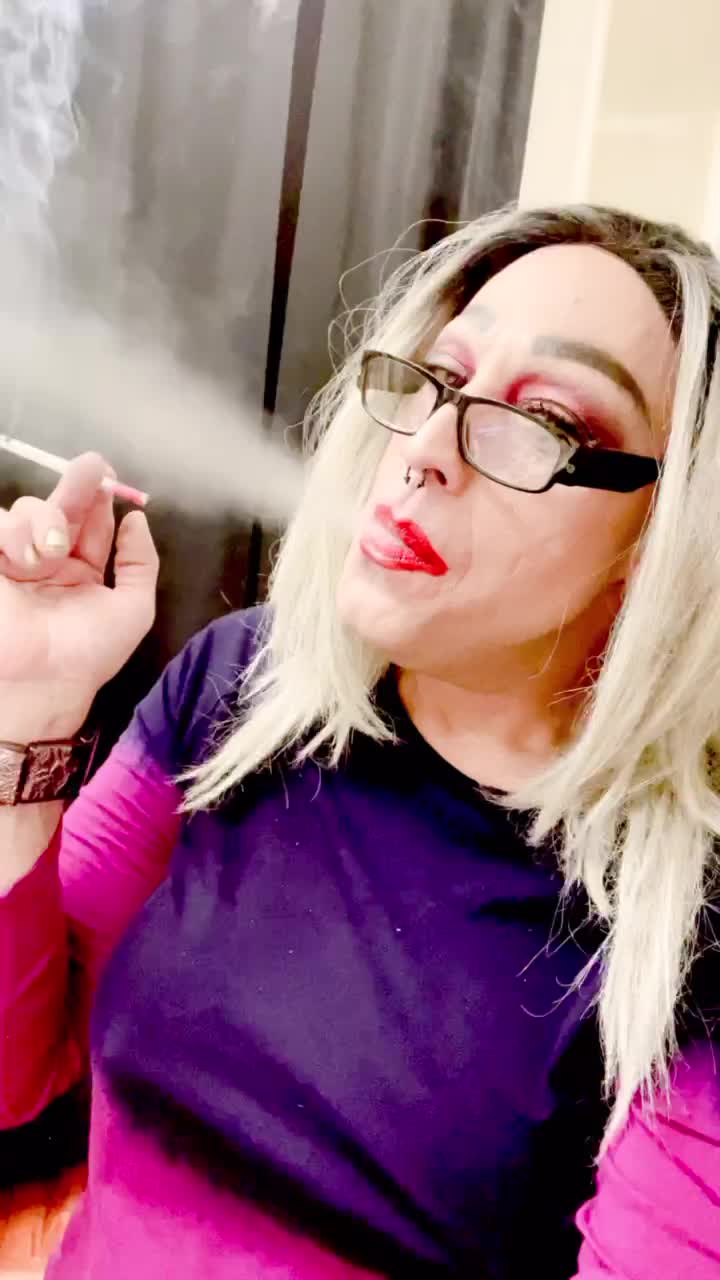 Smoking Fetish Goddess Glory