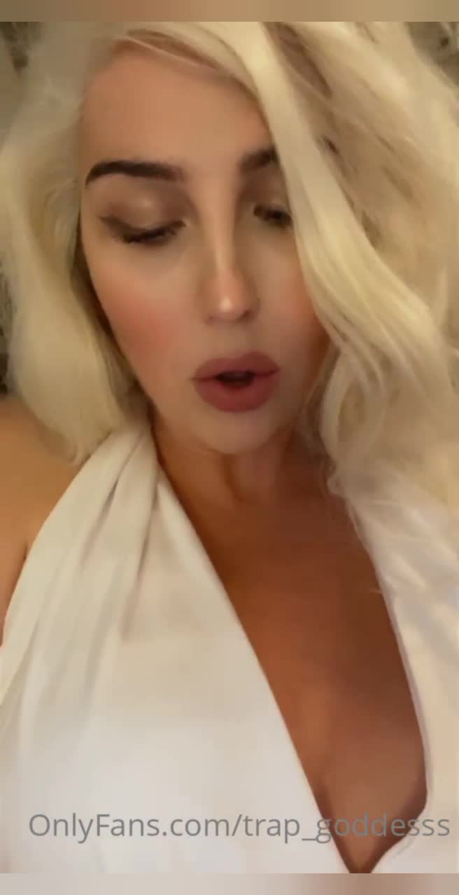 Sexy Blonde Big Ass Tgirl