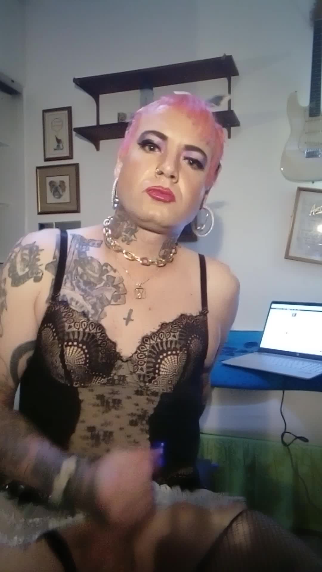 Lady Magenta jerking off